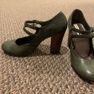 American Eagle Hunter green heels